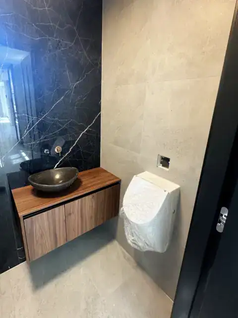 kitten wastafel en toilet in badkamer bergeijk door kerkoerle kit techniek eindhoven